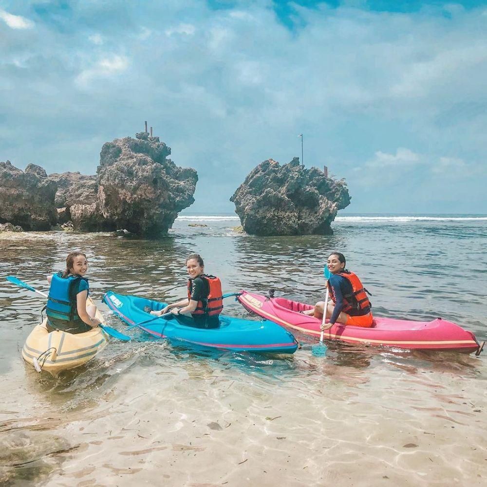 Beneath the Waves: Discover the Coral Beauty Near Namora Beach